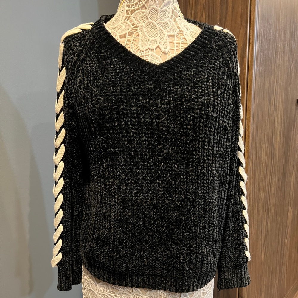 GeeGee black velour sweater - Size L